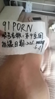 [原创]夫妻自拍，床边后入老婆