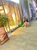 每天都能看见她性感丰满的腿、就是没机会抄底0