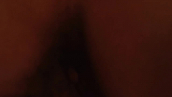 舔闷骚高学历人才骚逼叫声越来越大，附后入肥臀