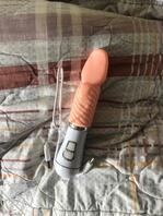 堂嫂已经很久没有性生活了，手里的成人用品又多了