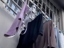 真想把这奶罩拿下来射在上面，想把它顺走，评论区看看你们家人的奶罩。