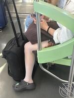 发一张别人吧，地铁上拍的紫色丝0