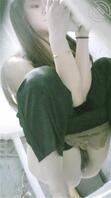 WC搬运：写字楼抽烟美艳女主管嫩白的肌肤和微毛大肥逼【10P】1