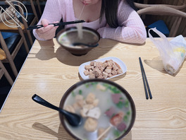 【海角原创】28摇摇晃晃到家凌晨三点多了,今天姐带我出来逛逛,还挺心疼我1