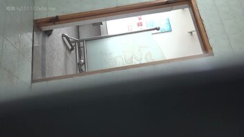 长发高跟皮裤美女+纹身开档黑丝少妇塞跳弹