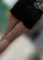 偷拍西安某高校疑似老师的黑短裤长美腿美女1