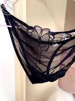 我妈今年四十，是公司老板娘，美熟贵妇类型。我爸五十多，在外地。来分析一下2