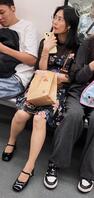 偷拍忧郁肉丝少妇