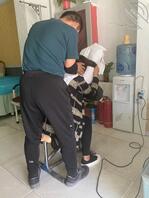 原创(11)回老家了,老妈颈椎病犯了,带她来按摩。。。1