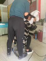 原创(11)回老家了,老妈颈椎病犯了,带她来按摩。。。2