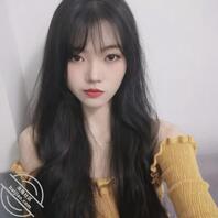 公司小骚货美女，99的，正是好玩的时候，可惜只能偷偷看看骚逼长什么样，草0