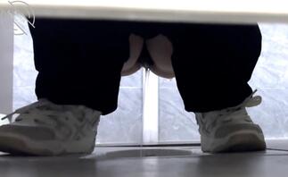 厕拍 成年高中妹 潜入高中宿舍拿内裤1