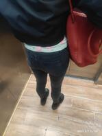 偷拍骚女牛仔裤肥臀2