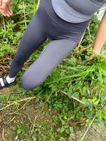 (真实偷怕)嫂子穿的瑜伽紧身勒逼裤2