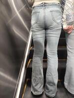 街拍牛仔裤，喜欢这种若隐若现的感觉嘛大哥们把你们拍的分享看看0