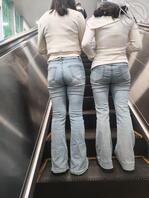 街拍牛仔裤，喜欢这种若隐若现的感觉嘛大哥们把你们拍的分享看看1