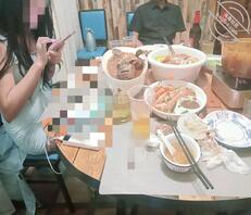 7【真实原创】满足不了自己老婆,只能看着别人操她,被操尿了,心疼0