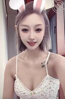 【王娜】03年的新婚人妻 如果我脱光躺在床上 会不会有男人排队操我呢1