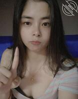 想知道大家觉得我们谁更骚？最想射在我们哪个的嘴里？1