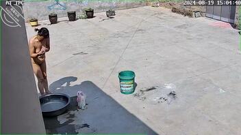 十55岁熟妇坐盆里洗澡1