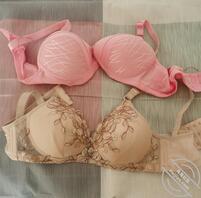 衣柜里找到妈妈的胸罩拿来打胶射上面超舒服0