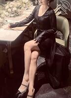 偷拍到的妈妈的性感美腿美脚，真想用她的脚足交0