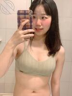 哥哥抱着我的腰看来被我的骚逼夹的舒舒服服的2