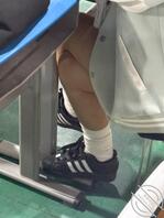 偷拍女同学的白袜骚腿2