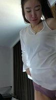 健身少妇线上装高冷，线下被金主调教，黑丝吊带配合深喉，反差强烈
