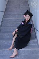 学士服婊子yy，评论区辱骂她无底线0