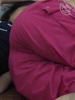 偷拍小姨子洗澡,奶子挺挺的,逼毛又多黑的发亮!1