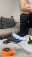 胖熟女家中偷情，在沙发上开干，完整版见详情页
