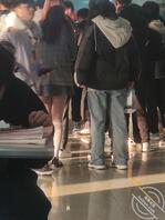 学校偷拍(2)老弟给大哥们分享一波校园里的骚鸡,哥们,支持老弟一波1