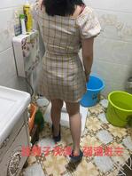 62大哥在家,伺机等候嫂子上来洗澡,在浴室强上嫂子,喝乳汁,嫂子水真多2