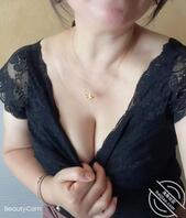 良家少妇，老公长途司机常年不在家，只能约炮友来家里解决。82