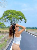 就喜欢把逼露出来----绝美网红人妻蕾蕾大胆户外露出，露脸，露脸哦20