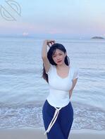 姐姐又发海边照片诱惑我了，真的好想看她被鸡巴爆操的骚样1