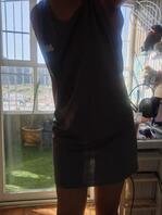 给闺女修手机，不知道给谁拍的2