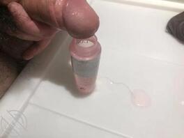 【原创】3 玩弄妈妈内衣,在妈妈化妆品里射精被发现了2