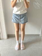 师大毕业的骚笔女友，寻大吊单男，憋的自己在厕所摸逼1