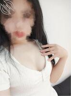 03.看到女儿的性感私房照,忍不住偷拍她裙底春光2