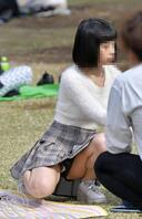 春暖花开女人不经意露内裤0