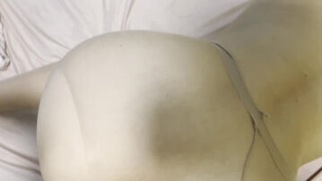 肉丝肥臀姐姐在书房被弟弟后入