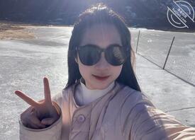 哎，国庆好无聊啊，只能在家里避着妈妈扣小骚逼了，求评论羞辱让小母狗流水1