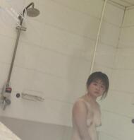 偷拍极品小萝莉洗澡（已成年）1