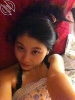 cc师大学生看着一脸清纯羞涩的小女友却极其淫骚，在家中拍摄裸照2