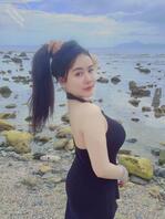 骚骚的表姐，老是在朋友圈发漏漏的性感照片，目测C罩杯1