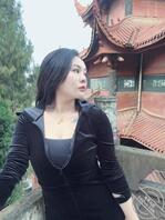 骚骚的表姐，老是在朋友圈发漏漏的性感照片，目测C罩杯2