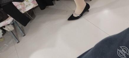 偷拍大屁股和丝袜脚0