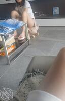 天气太热了，在家陪女儿干活。2